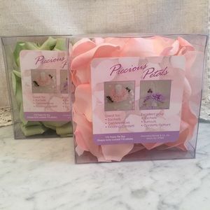 🍒🍒🍒 2 boxes Fabric rose petals, wedding & shower decor